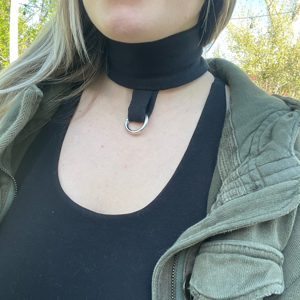 Elegant Black Choker Necklace - Picture 3 of 12